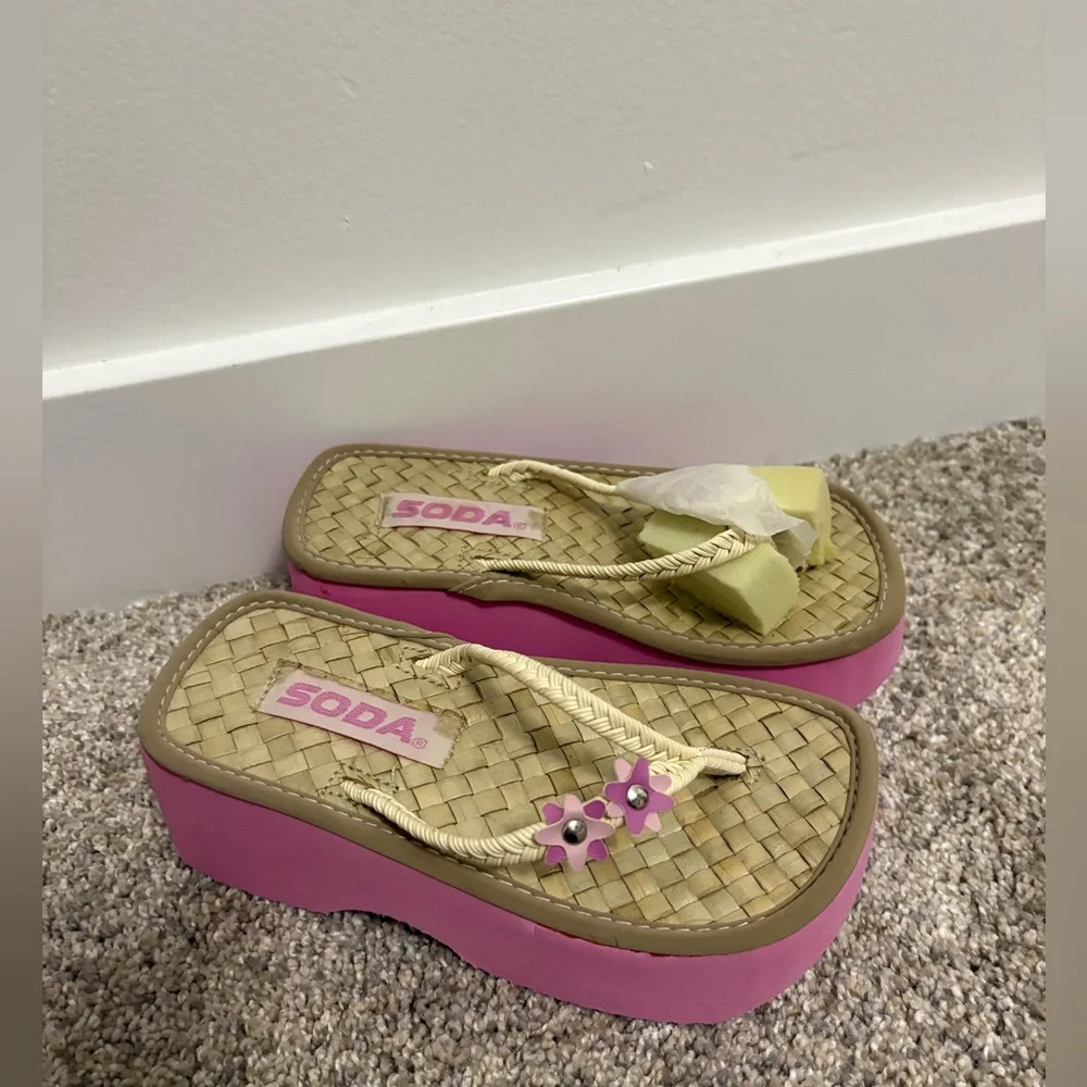 New Soda Platform Sandals – Pink & Brown – Multiple Sizes - Picture 5 of 7